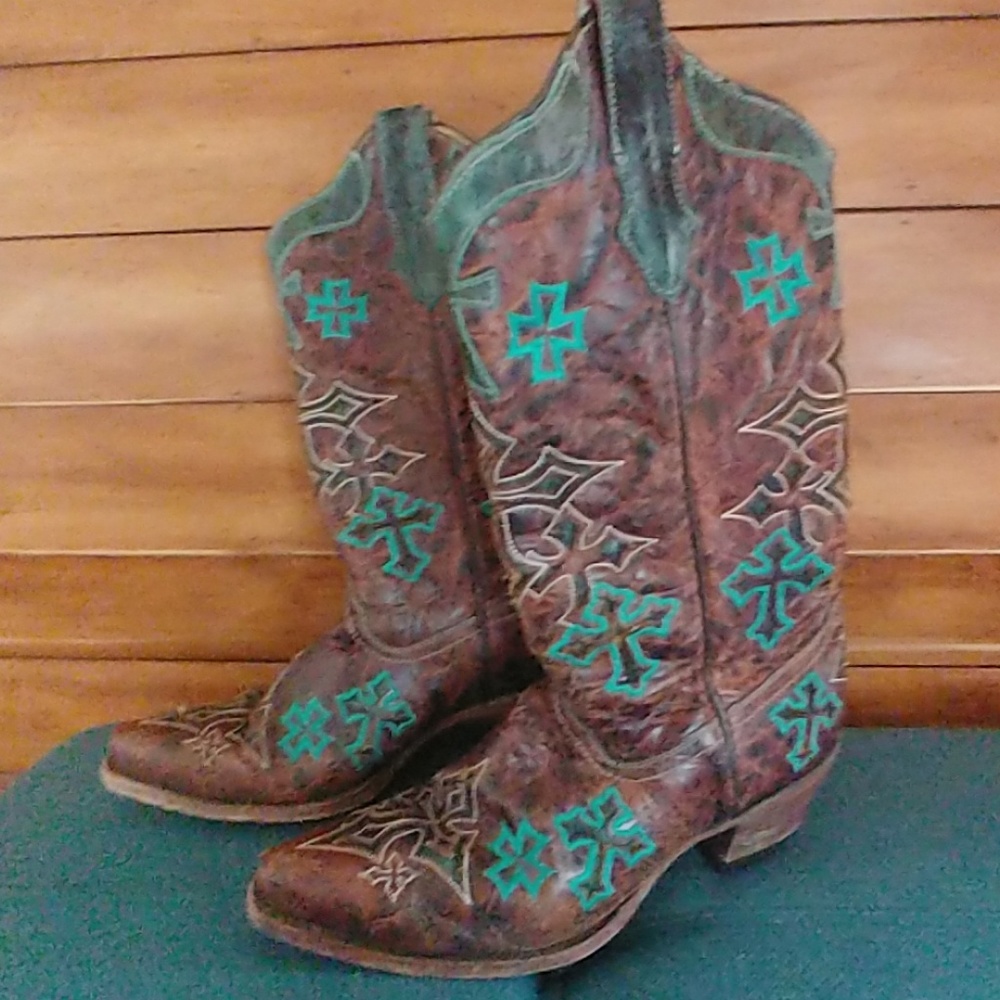 Corral boots with turquoise detail